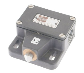 EUCHNER N 11 D  N11D 012247 ! NEW !