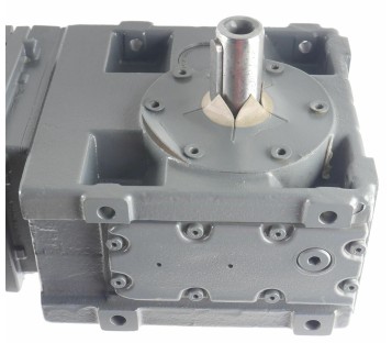 LENZE GKS04-3M GKS043M VAR 071C32 172Nm 19,5r/min  ! NEW ! 