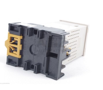 OMRON TEMPERATURE CONTROLER  E5CS  E5CS-R1GU-W  E5CSR1GUW 16X7JK 