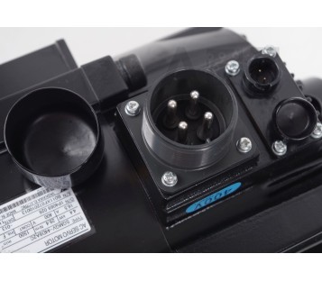 YASKAWA AC SERVO MOTOR SGMGV-44D8A2C  SGMGV44D8A2C ! NEW !