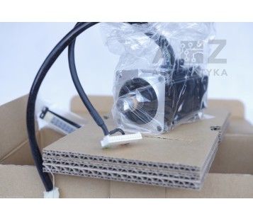 YASKAWA SERVO MOTOR SGM-02AGSU32 ( SGM02AGSU32 )  ! NEW IN BOX !